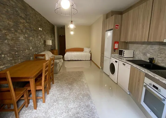 Trilhos Do Diabo, T1 Nyaraló Vila do Conde